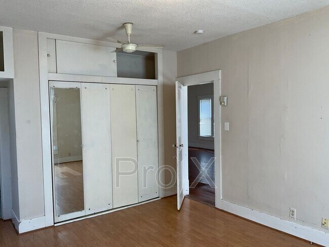 Foto del edificio - 418 W 9th St