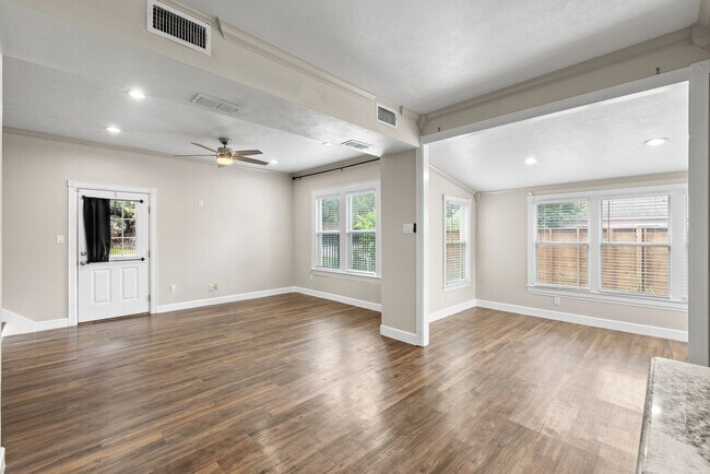 Foto del edificio - Bold Texas Style with Sleek Modern Finishes