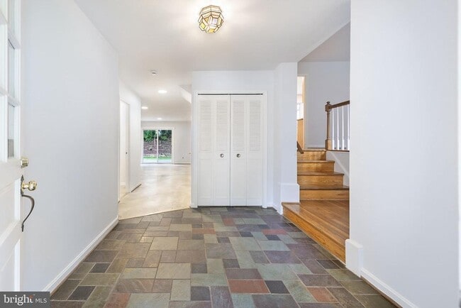 Foto del edificio - 615 Smallwood Rd