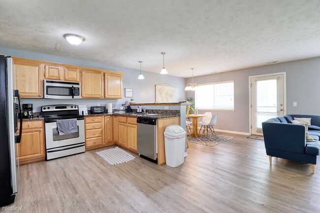 Building Photo - 3 br, 2.5 bath Townhome - 1928 North Gate ...
