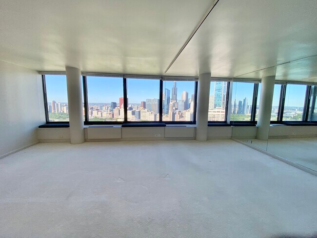 Foto del edificio - 155 N Harbor Dr