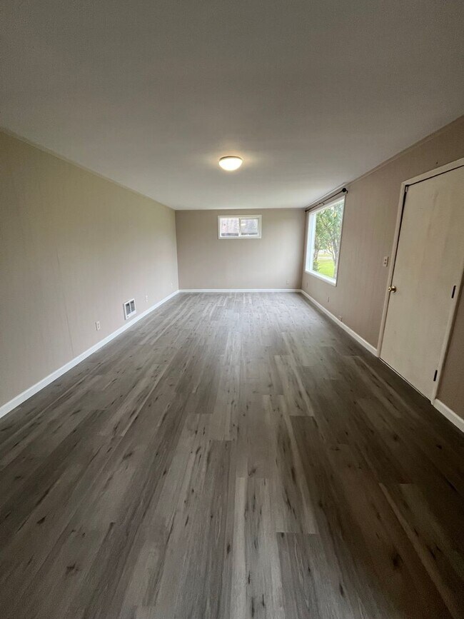 Foto del edificio - Large 4bd 1ba Home