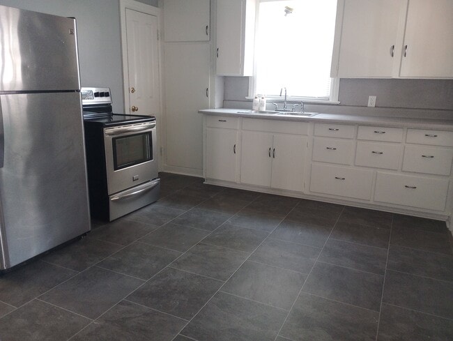 Building Photo - 136 Frelinghuysen Ave