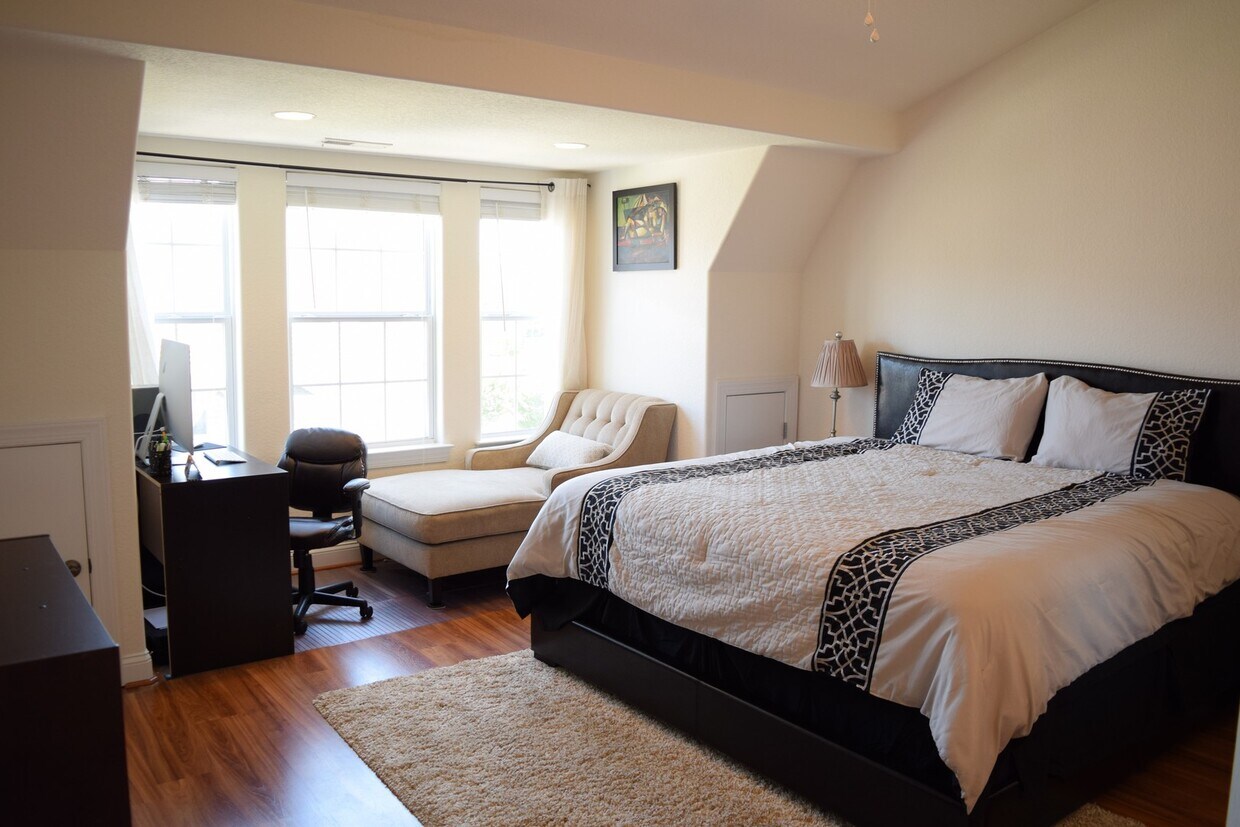Primary Photo - Gorgeous 4 Bedroom