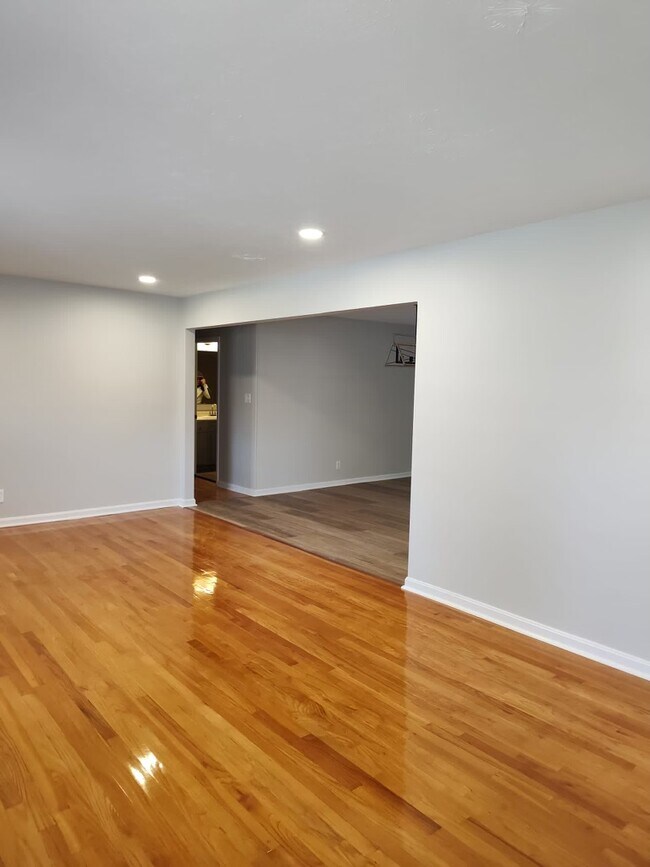 Foto del edificio - 5020 NW Parkwood Dr