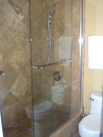 baño 2 - 211 E Ohio st.
