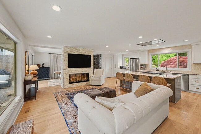 Building Photo - Luxury Wilburton Retreat | Updated 4BR Home with MIL Suite & Japanese Garden Near Downtown Bellevue