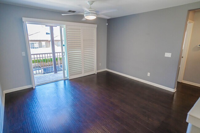 Foto del edificio - COMING SOON! Charming 2-Bedroom Townhome with Community Amenities in Saugus!