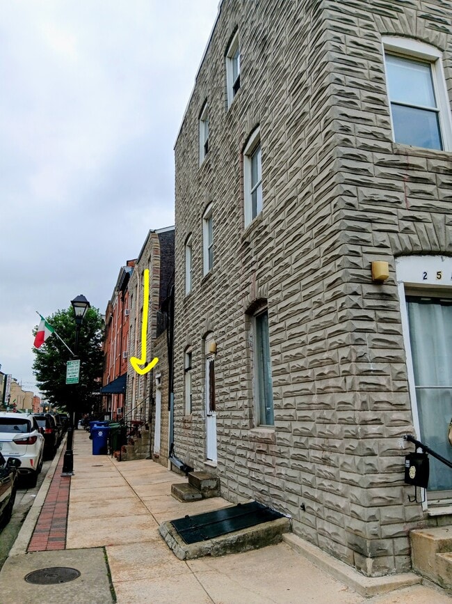 Enterence - 254 S Exeter St