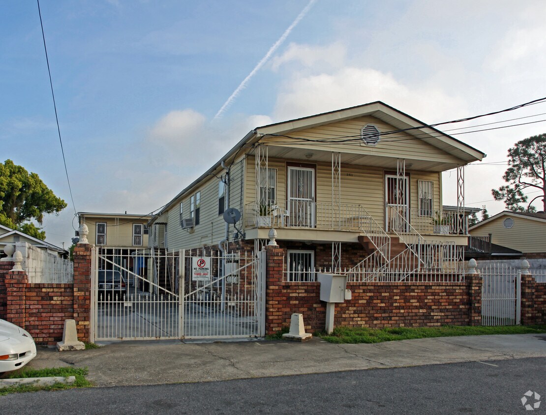 Primary Photo - 2811 Clermont St