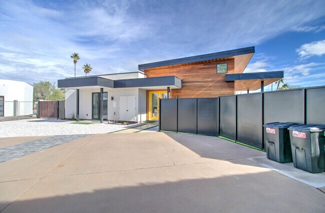 Building Photo - 8325 East Wethersfield Road