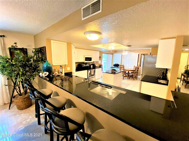 Foto del edificio - 603 Shorewood Dr