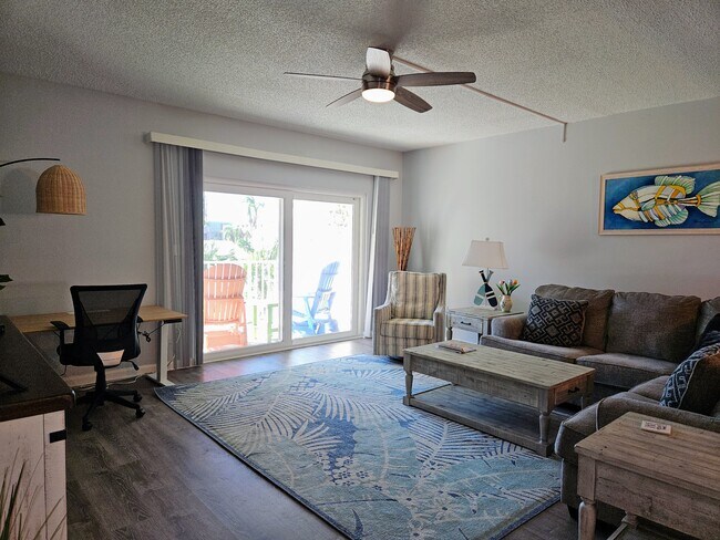 Foto del edificio - 255 Capri Cir N