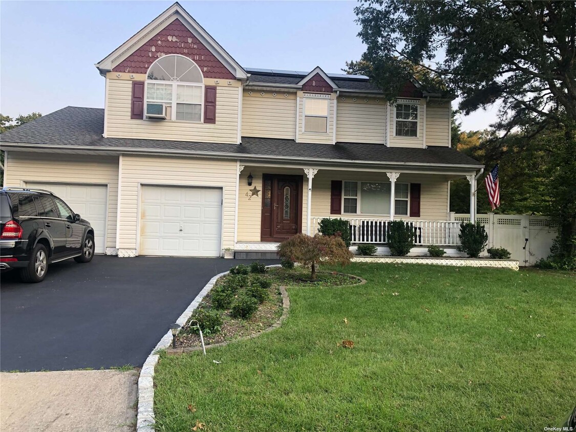 42 Sandy Ln, Selden, NY 11784 House Rental in Selden, NY