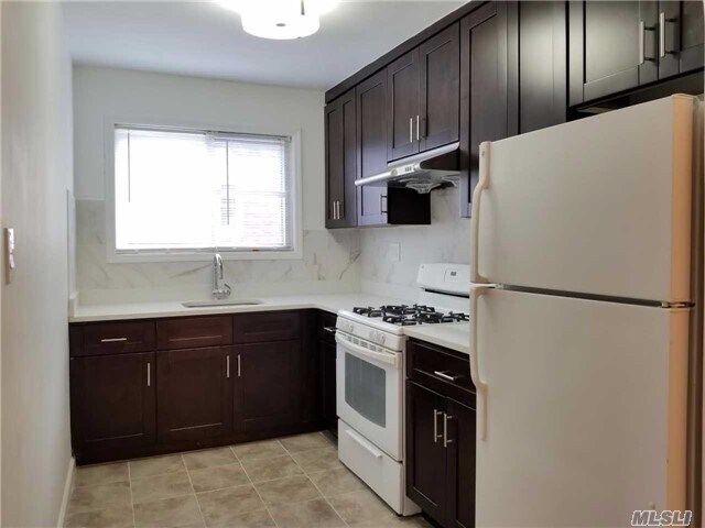 Foto del edificio - 77-24 170th St
