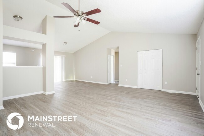 Building Photo - 4105 Summitview Dr