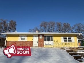 Building Photo - 806 Maumee Dr