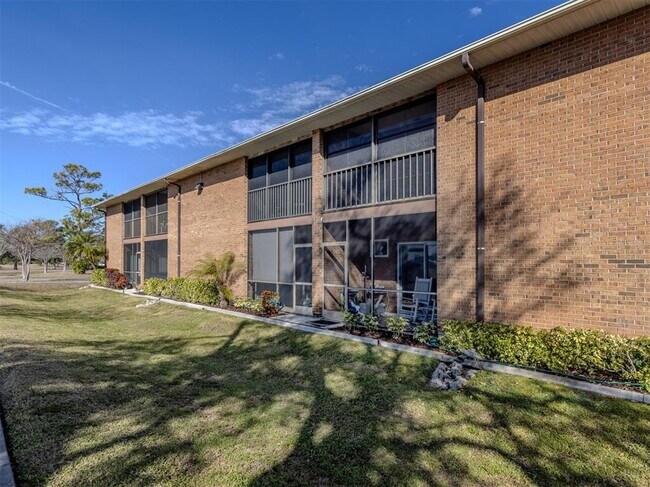 Foto del edificio - 217 Airport Ave W