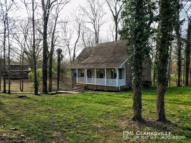 Foto del edificio - Beautiful Home on Wooded Lot