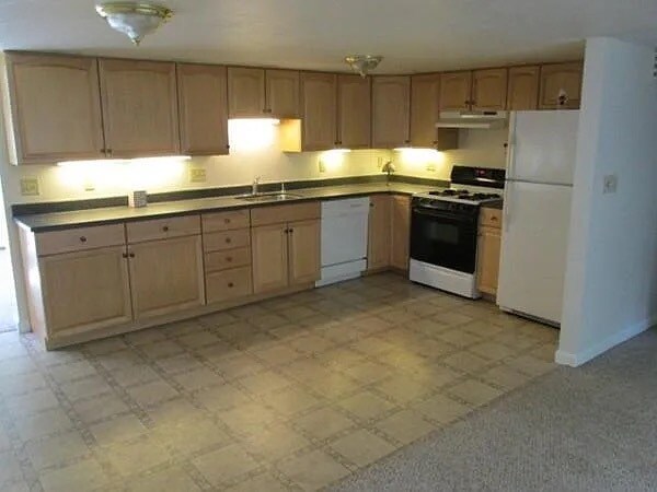 Cocina - 22 Lakeview Ave
