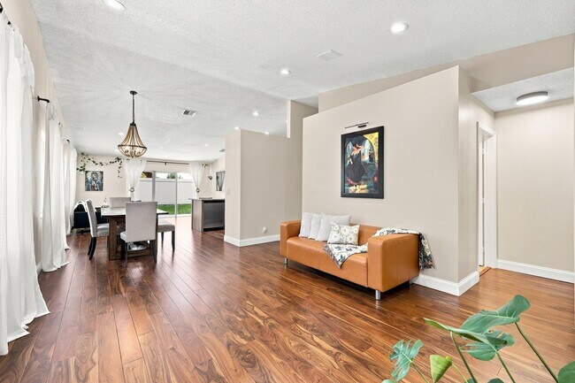 Foto del edificio - 4344 NW 1st St
