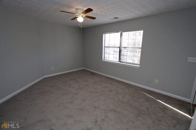 Building Photo - 3232 Highpoint Ct