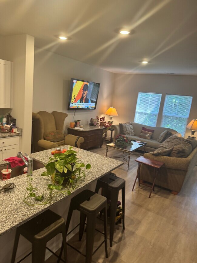 Foto del edificio - 8032 Reagan Way