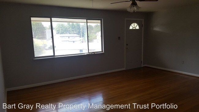 Building Photo - 5 E 56th Pl
