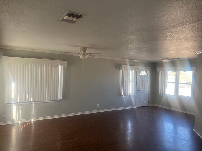 Foto del edificio - 2 br, 1 bath House - 612 N 6th Street
