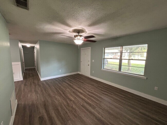 Foto del edificio - 13904 NW 142 Pl