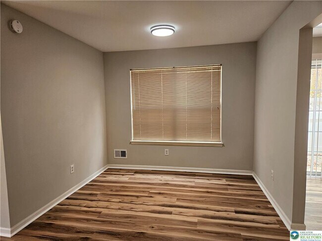 Foto del edificio - 1876 Mansfield St