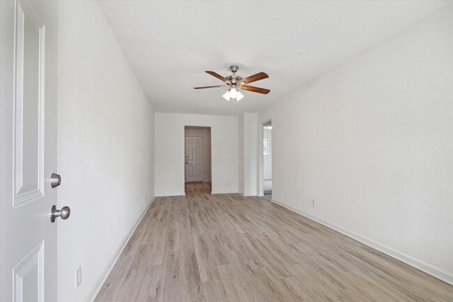 Foto del edificio - 5111 Clover St