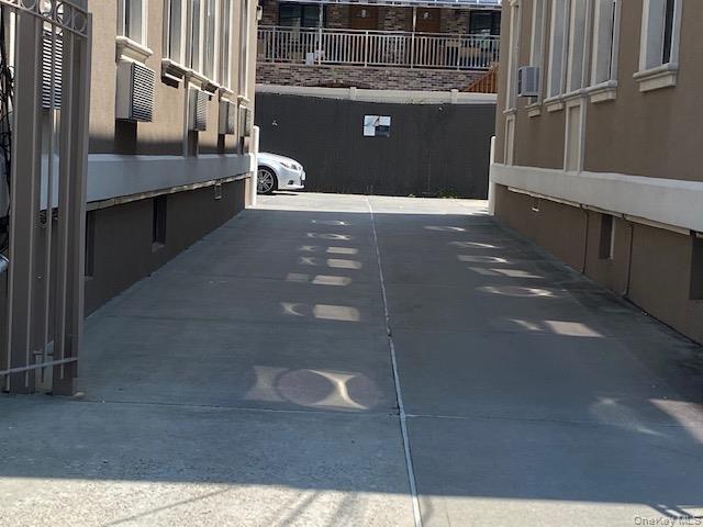 Foto del edificio - 40-15 214th Pl