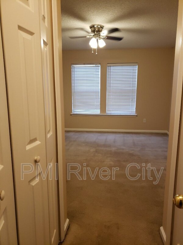 Building Photo - 13543 Devan Lee Dr E