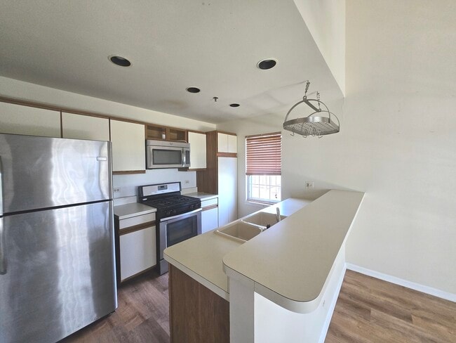 Building Photo - 5S455 Scots Dr