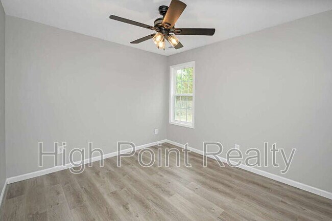 Foto del edificio - 85 Smith Glen Dr