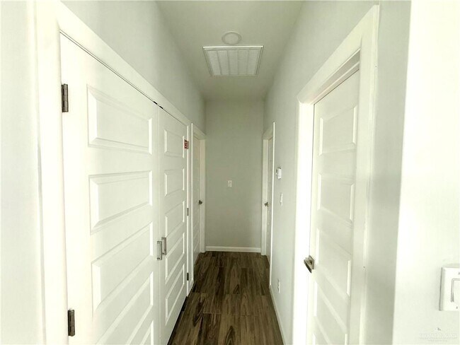 Foto del edificio - 18 Brownjay Rd