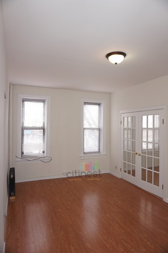 Primary Photo - 484 84th St