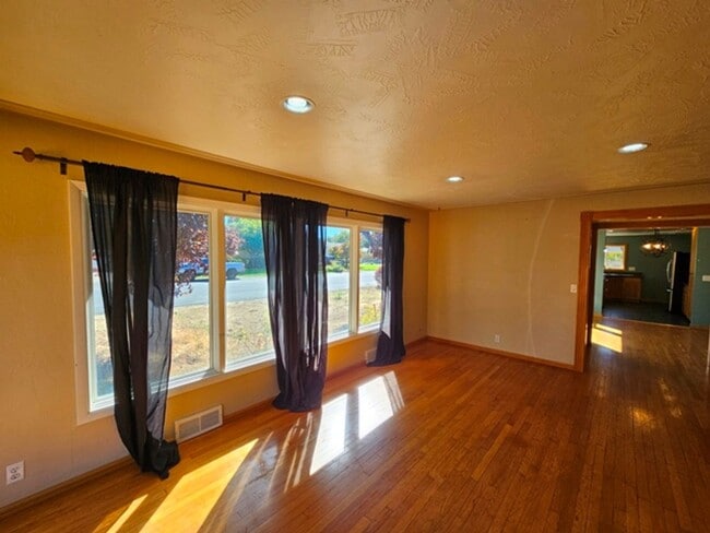 Foto del edificio - 3Bd/1.5Ba Single Story Home-Available soon!