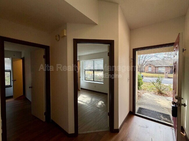 Foto del edificio - 4655 Trevi Dr