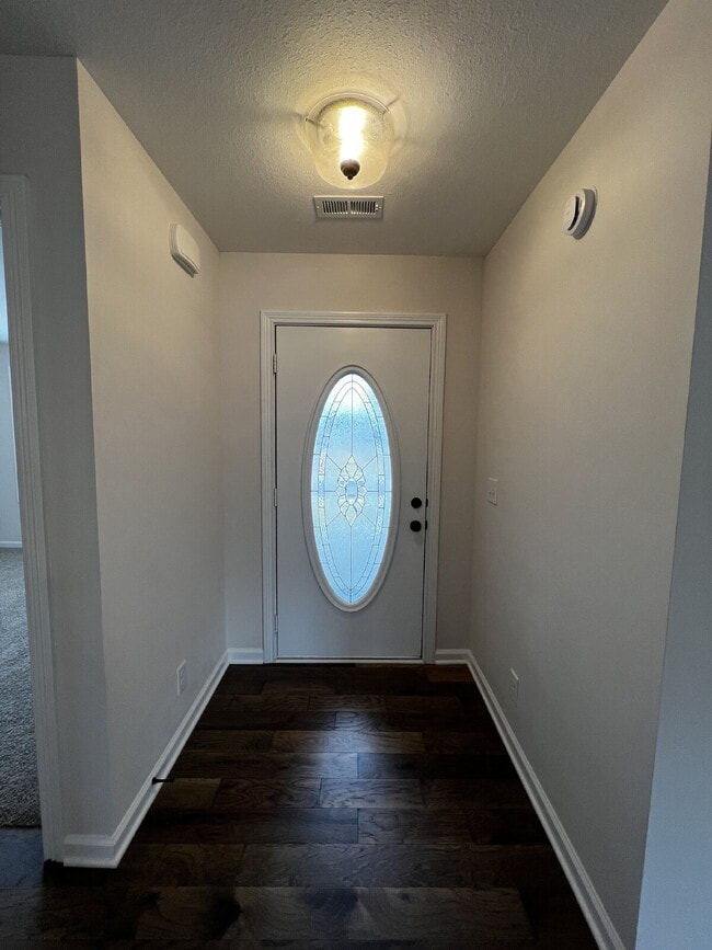 Building Photo - "Charming 3-Bed, 2-Bath Home in Clarksville with 1,264 Sq Ft of Comfort!"