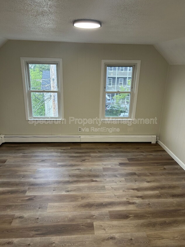 Primary Photo - 195 Holland St
