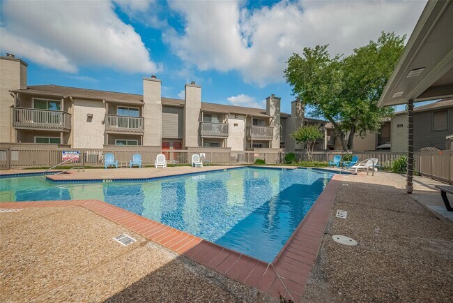 Building Photo - 1900 Bay Area Blvd