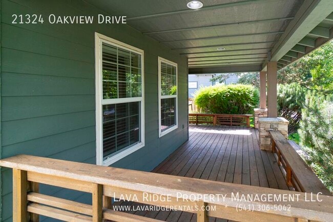 Building Photo - 21324 Oakview Dr