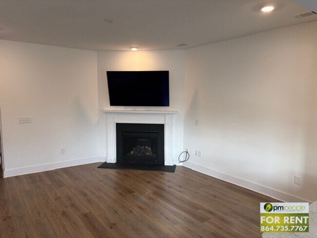 Foto del edificio - 3/2.5 Townhome in Excellent Greenville/Travelers Rest Location!