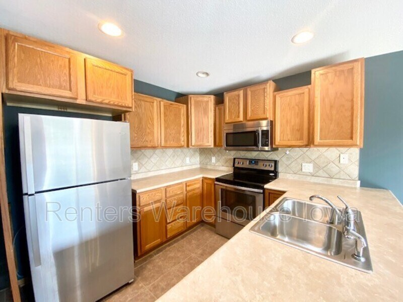 6163 Meacham Dr, Pleasant Hill, IA 50327 Townhome Rentals in Pleasant