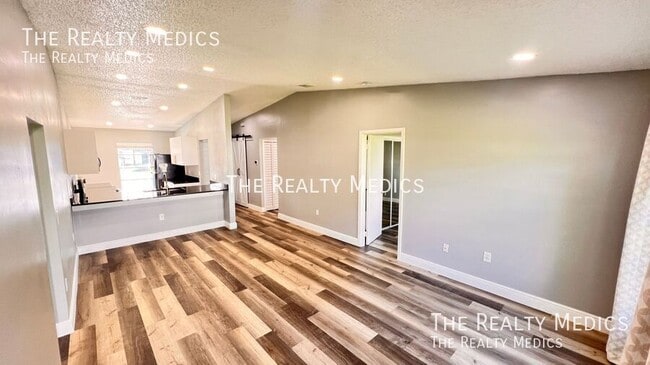 Building Photo - 1184 Calanda Ave