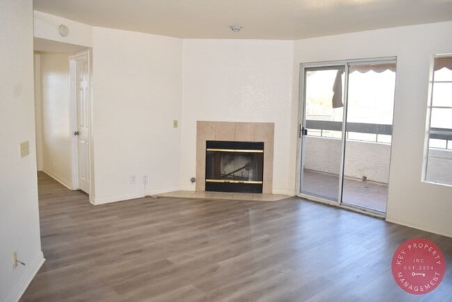 Building Photo - Charming 3-Bedroom Condo in the Heart of L...