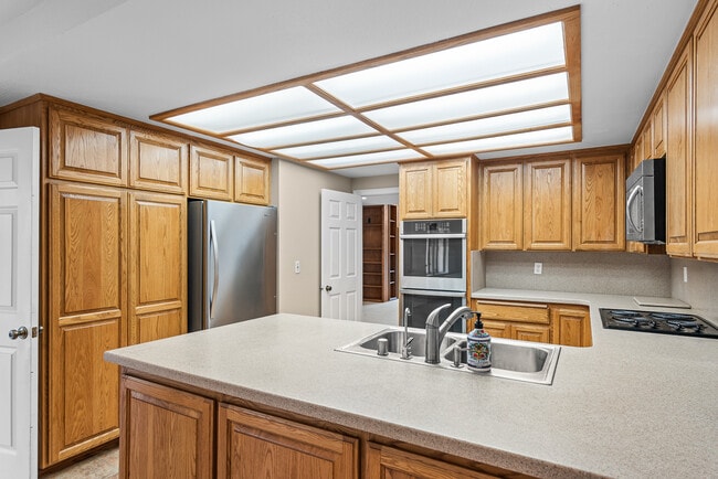 Building Photo - 1696 Caminito Aliviado