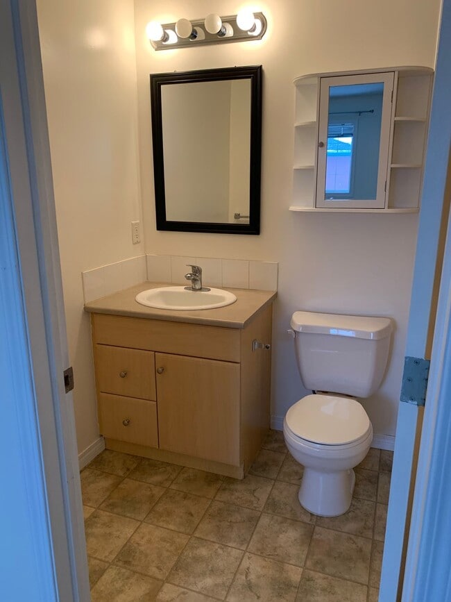 Building Photo - Apartment/Condo Located in Timberlea - Great Price You Will Not Want to Miss Out!